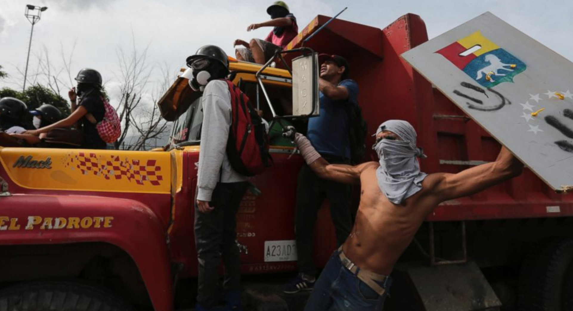 Venezolanos Continúan En Las Calles En La Lucha Por La Libertad Del País