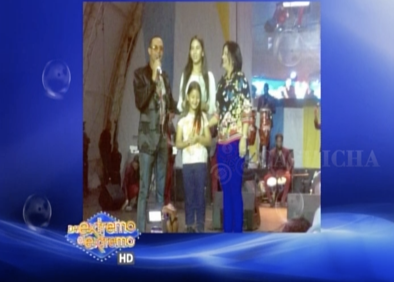 Raulin Rodriguez Presenta Públicamente A Su Familia
