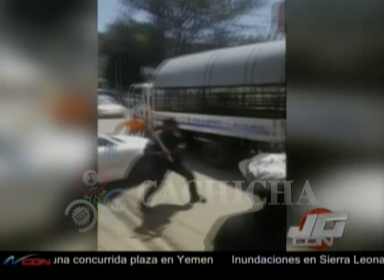 Choferes De La Ruta F Se Negaron A Bajar El Volumen De La Música Y Un Policía Les Dio Una Pela