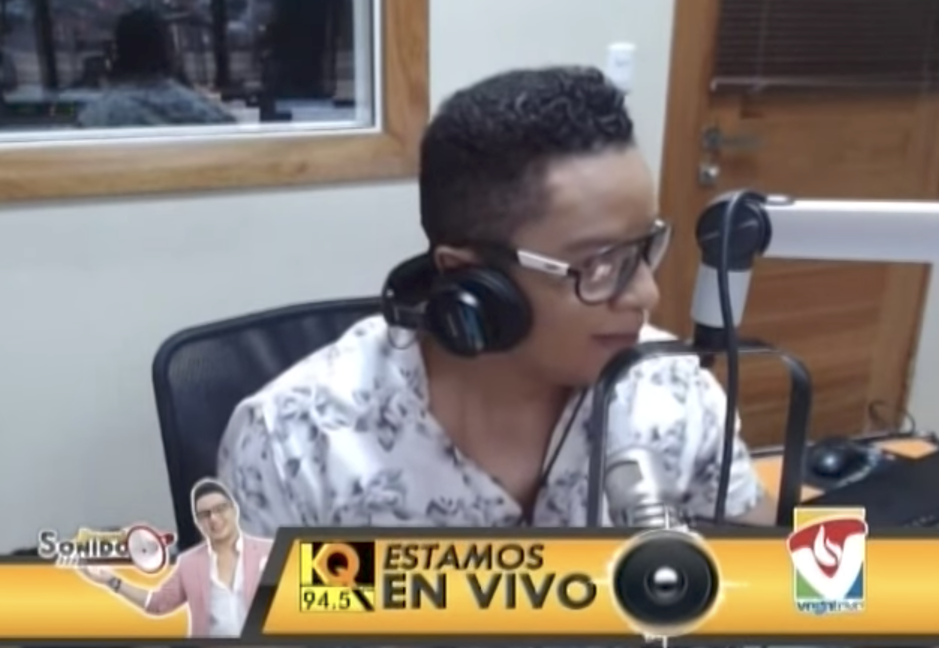 Mozart La Para Dice Que Poeta Callejero Lo Tiene Que Mirar Desde Abajo