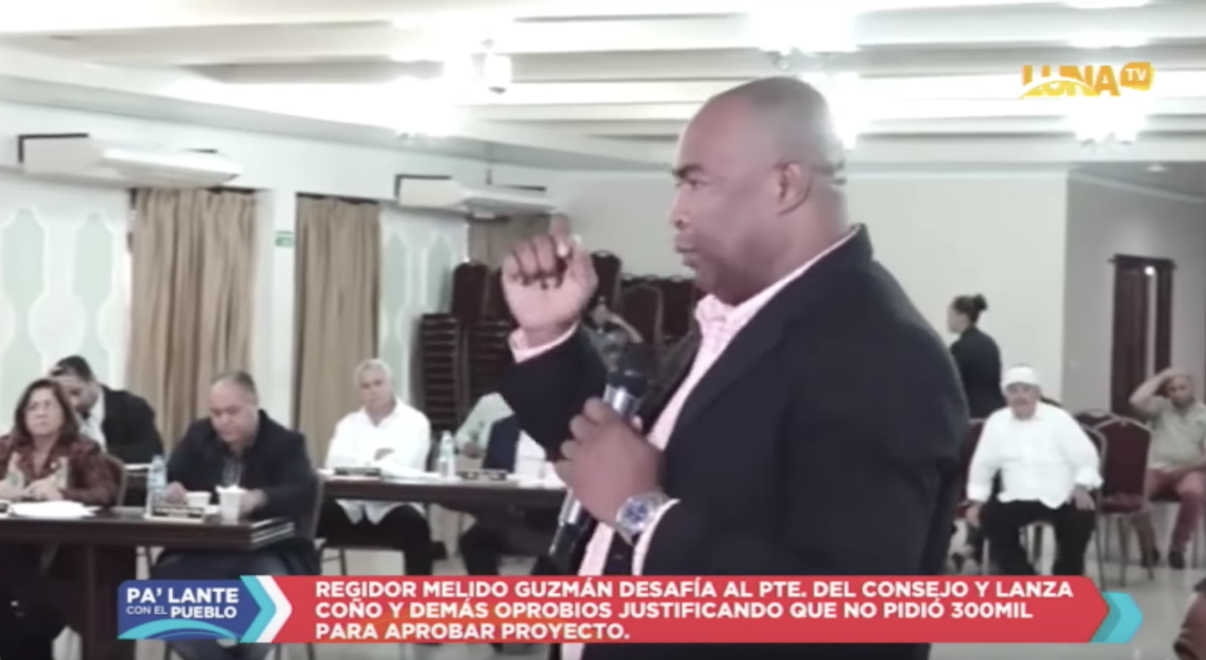 Pa’ Lante Con El Pueblo: Regidor Melido Guzmán Desafía Y Se Riega Ante El Pdte. Del Consejo Del Ayuntamiento De Santiago