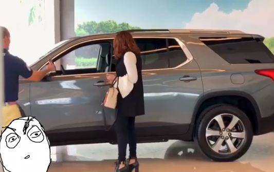 Mira El Regalito Que Le Hicieron A Pamela Sued ¿Real O Falso?