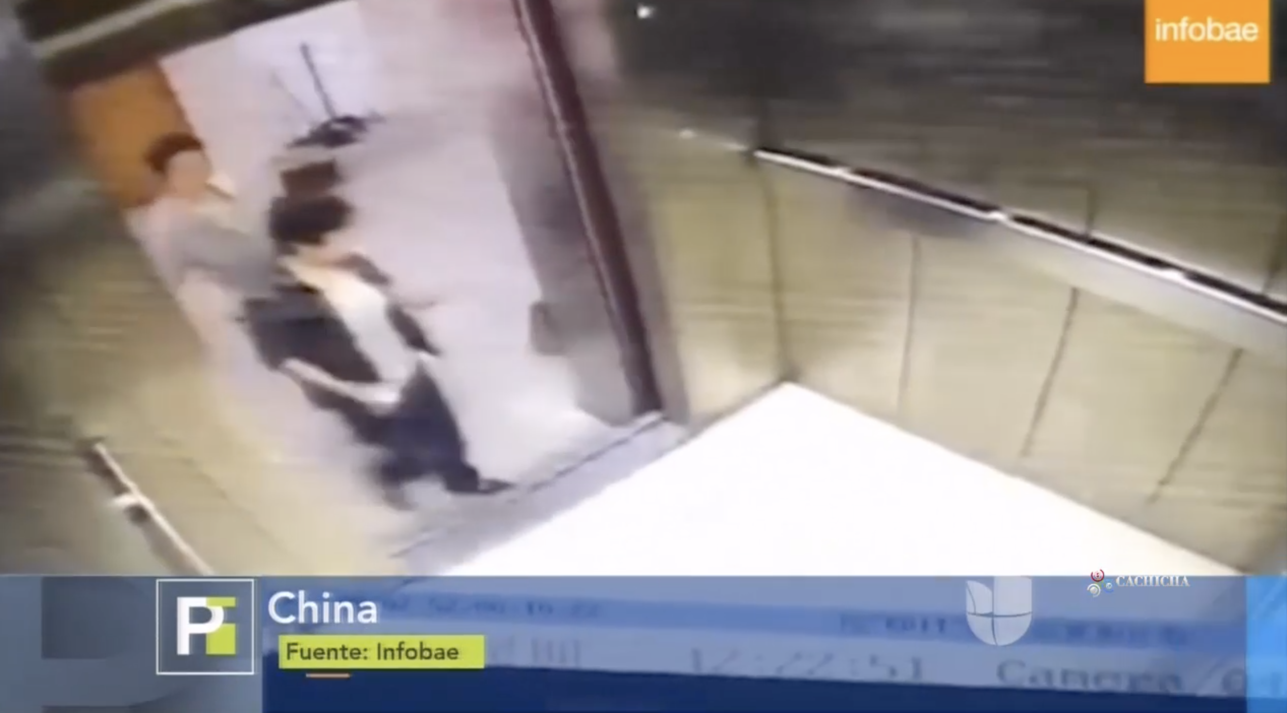 Por Andar Viendo El Celular Una Mujer Sufrió Un Grave Accidente En Un Ascensor En China
