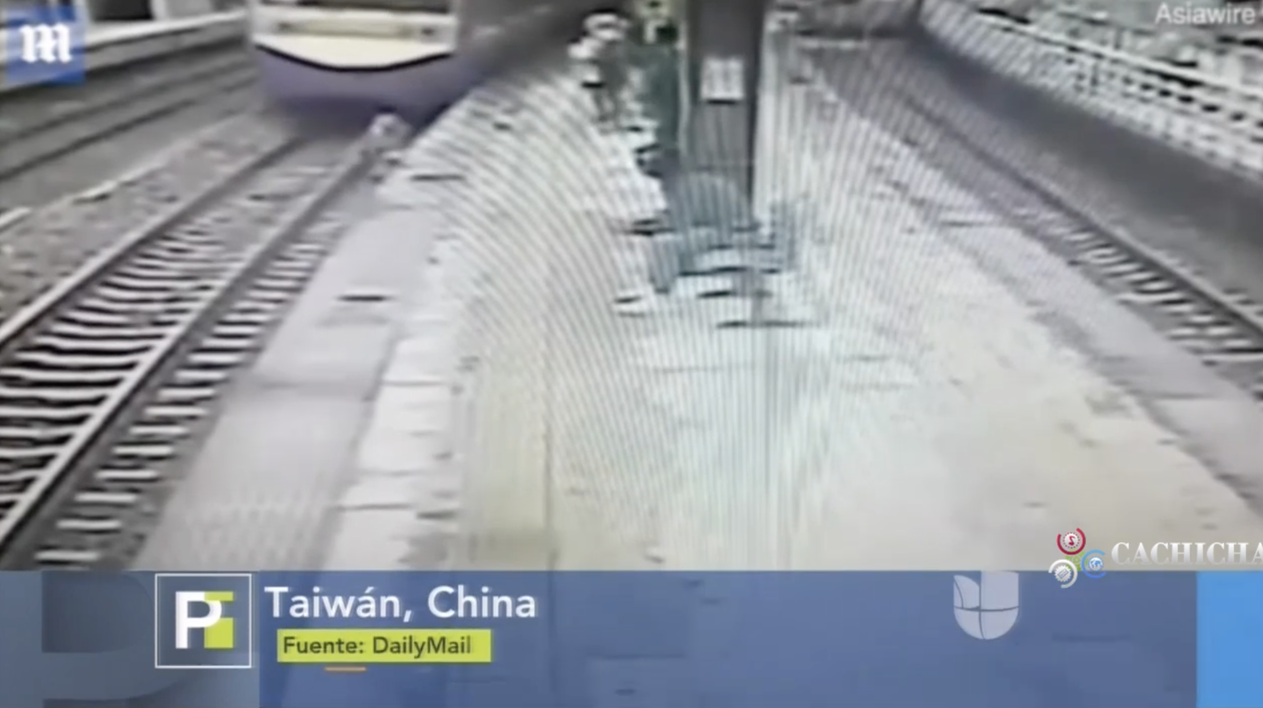 Impactante Video Que Muestra Como Un Hombre Cae Debajo De Un Tren