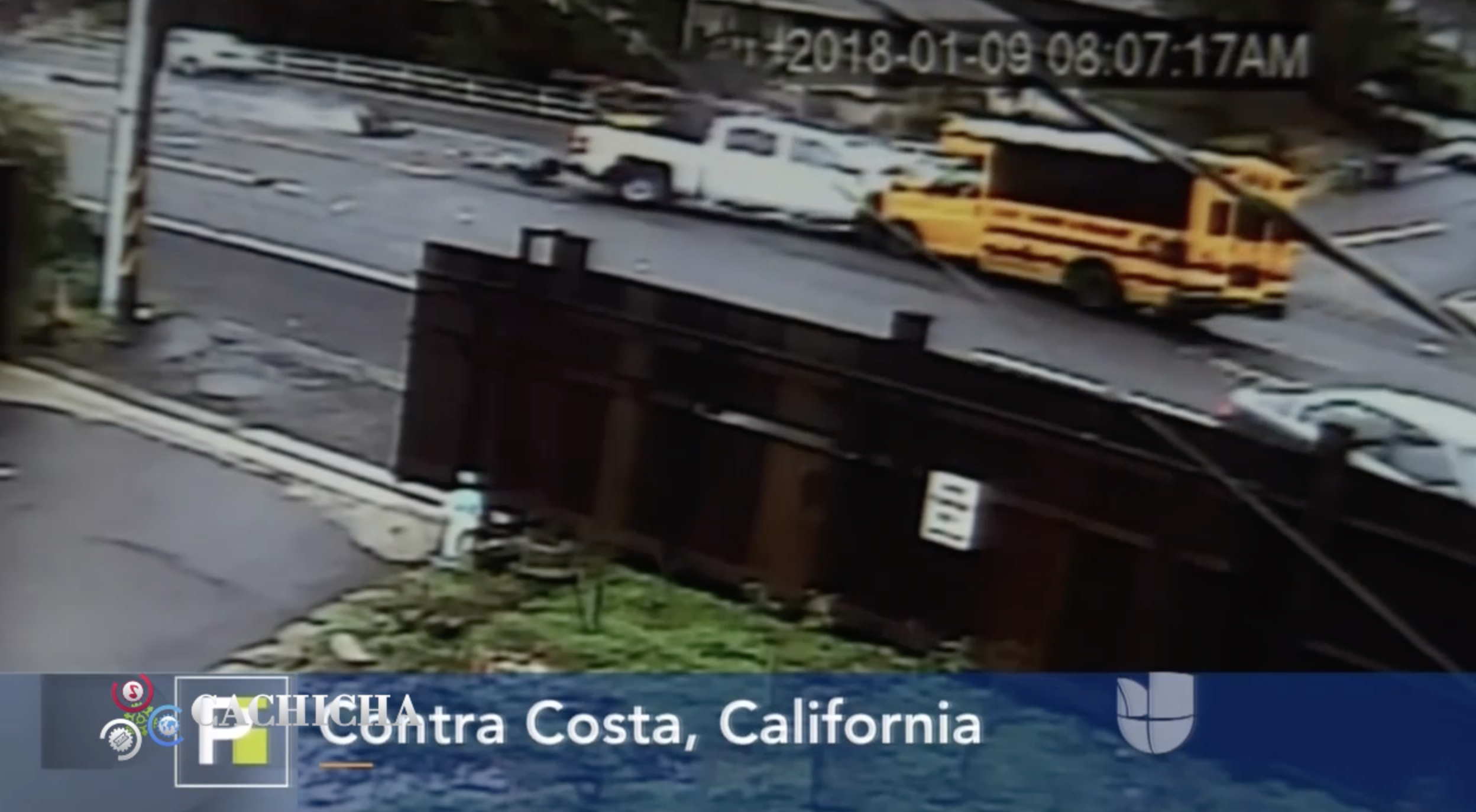 Brutal Choque Entre Una Camioneta Y Un Bus Escolar Queda Grabado En Este Video