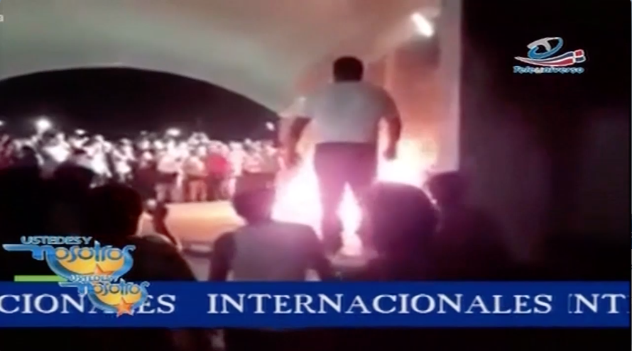 IMÁGENES FUERTES: Queman VIVO Hombre Acusado De Robar Motocicleta En México