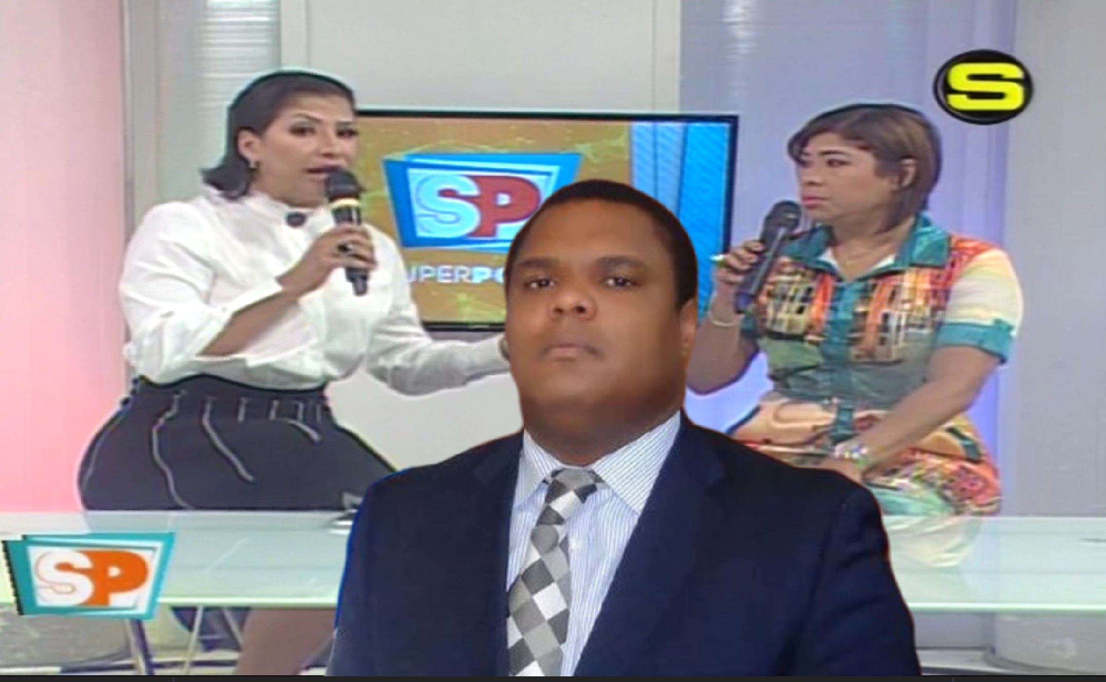 Sobre La Mesa En Super Poder: La Coincidencia De La Denuncia De María Elena Núñez Y Destitución De Funcionario