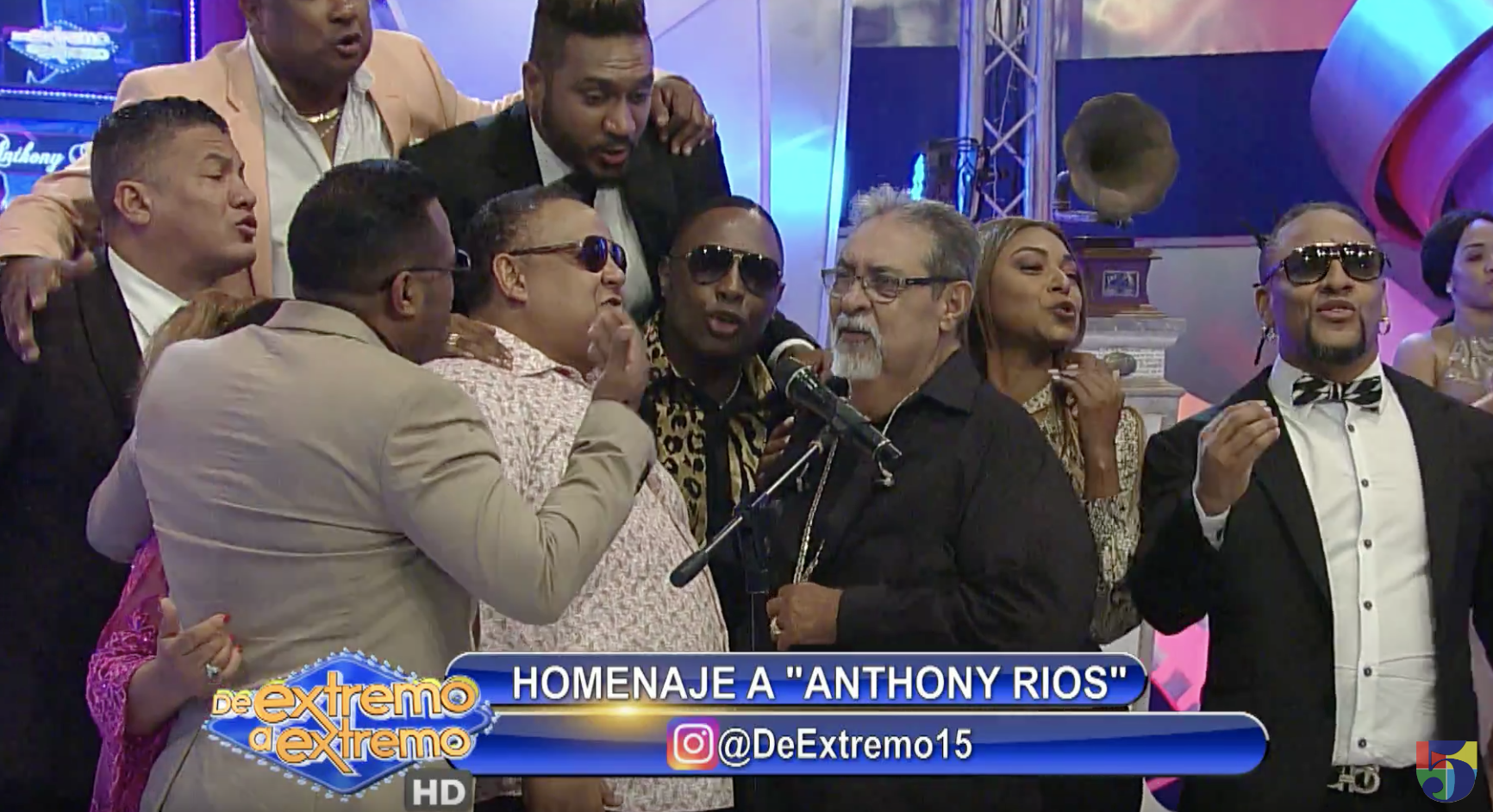Anthony Rios Y Sus Amigos Homenaje De Extremo A Extremo