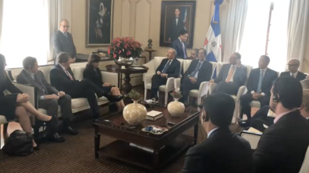 Presidente Danilo Medina, Acompañado Por Varios De Sus Ministros, Sostuvo Una Reunión De Trabajo Con Ray W. Washburne, Presidente De OPIC