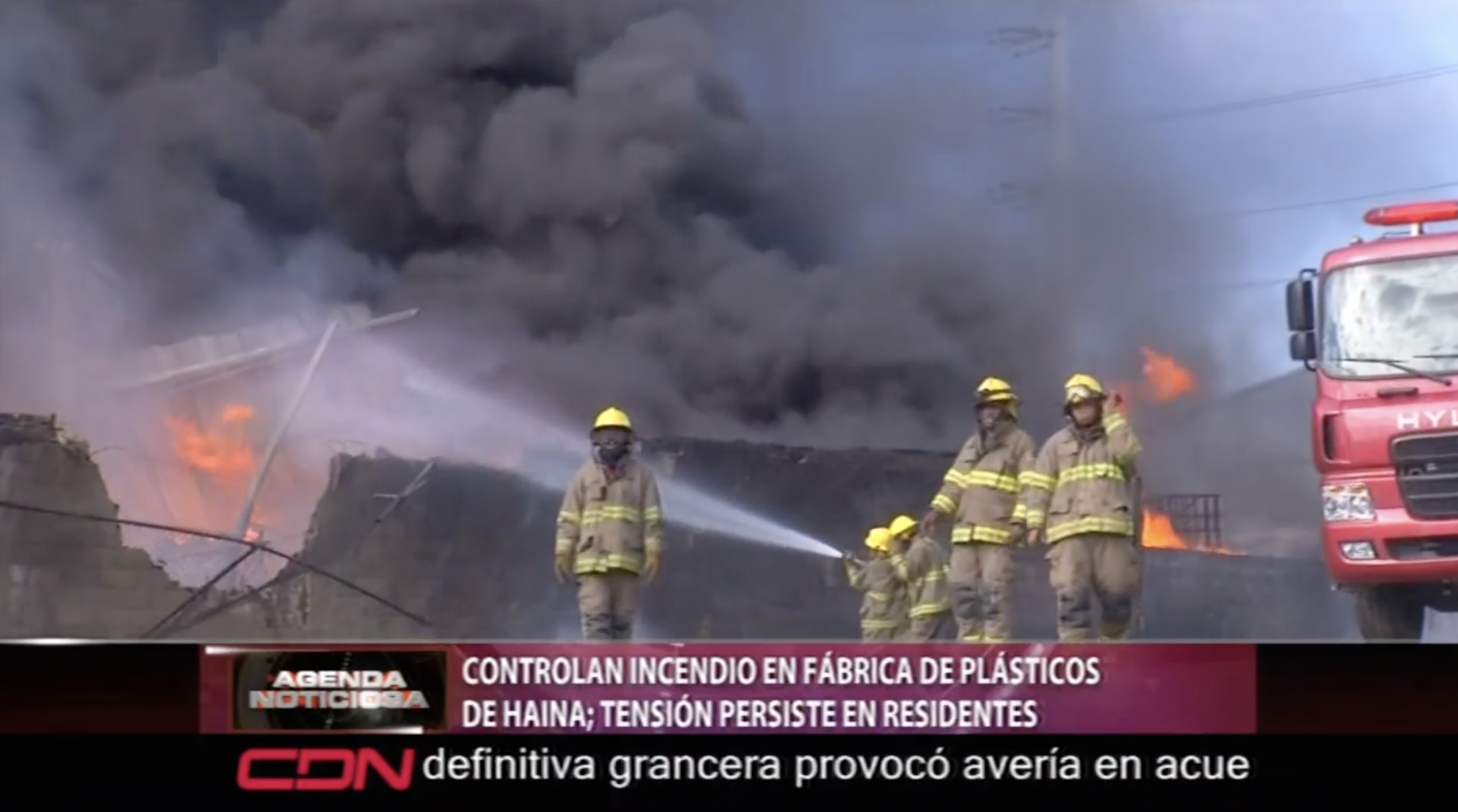 Controlan Incendio En Fábrica De Plásticos De Haina; Tensión Persiste En Residentes