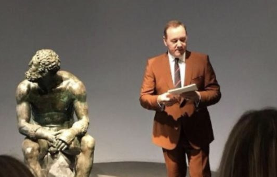El Actor Kevin Spacey Reaparece Públicamente Para Leer Un Poema En Roma Dos Años Después De Acusación Por Agresión Sexual