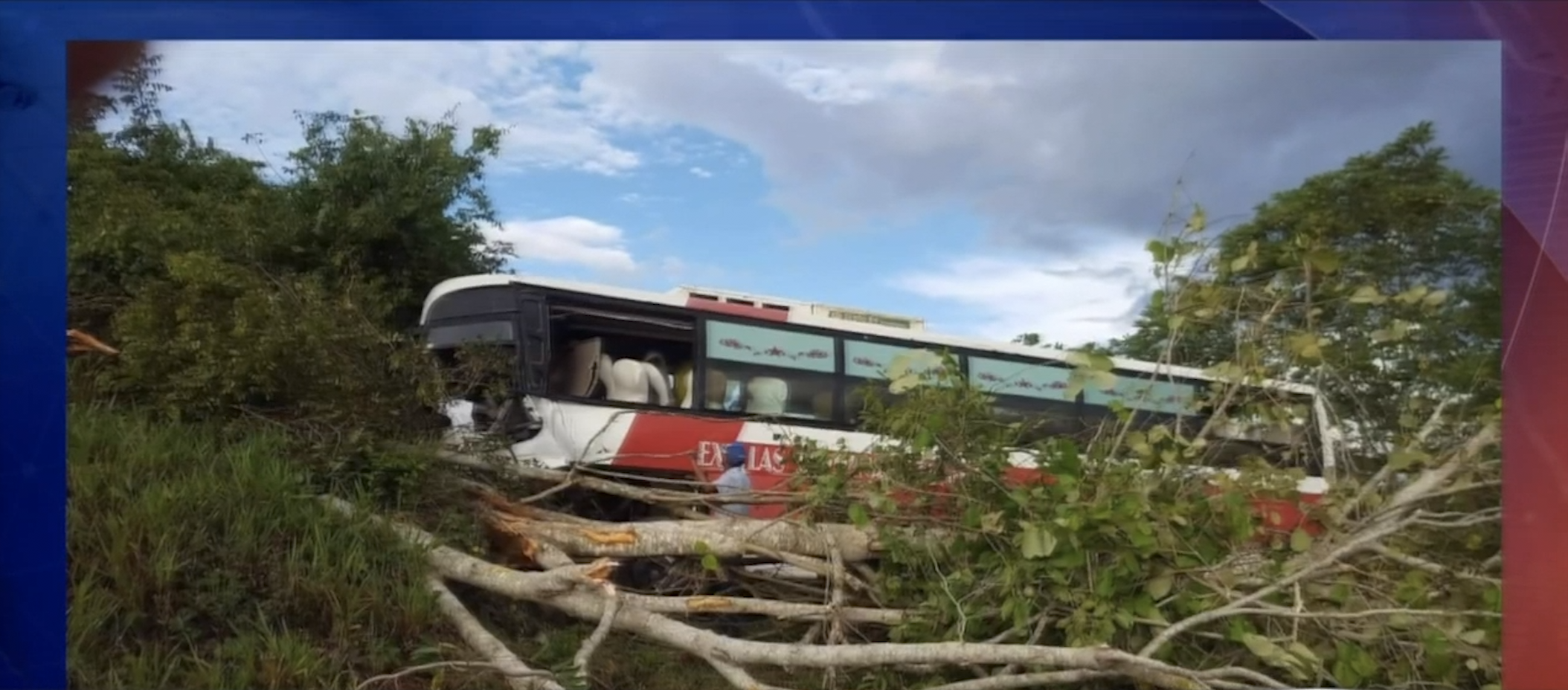 Según Un Testigo La Imprudencia De Un Motorista Habría Provocado Accidente De Un Autobús En La Linea Nordeste