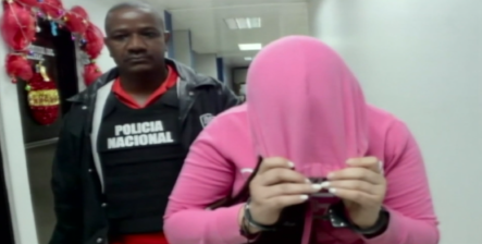 Agentes De La PN Capturan A Una Mujer En SFM Acusada De Homicidio
