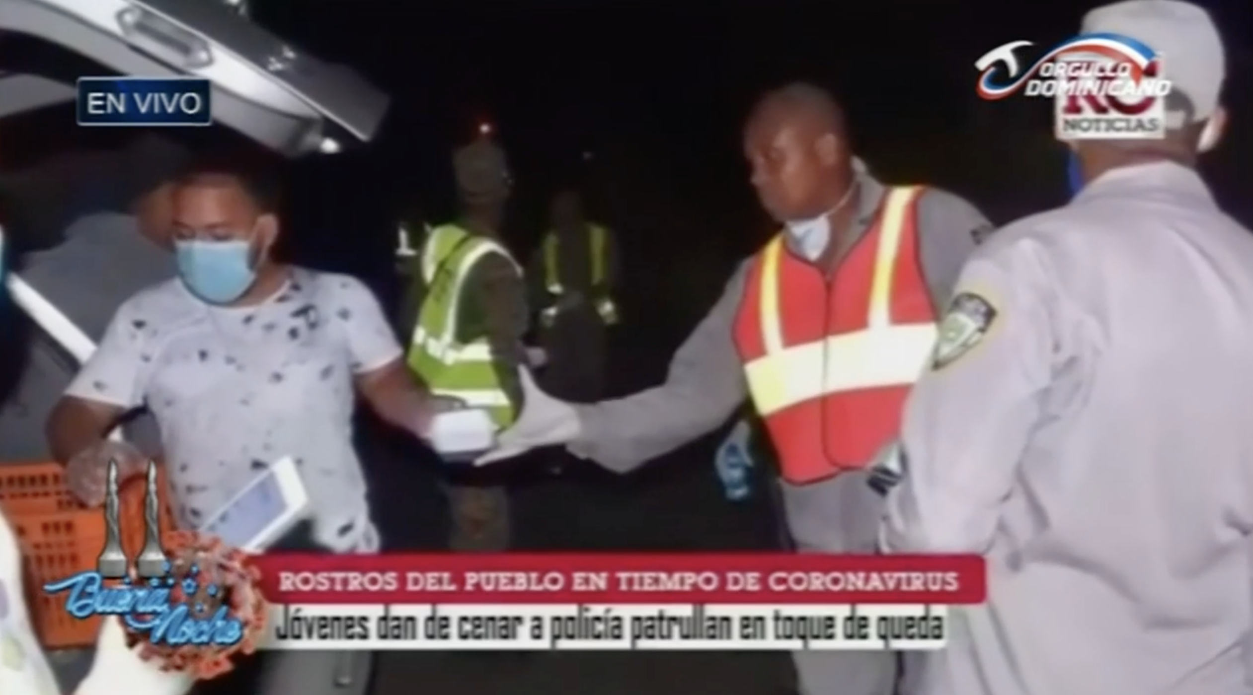 ¡ACCIÓN DE ADMIRAR! Jóvenes Regalan Chocolate Y Cena Para Para Agentes Que Patrullan En Toque De Queda