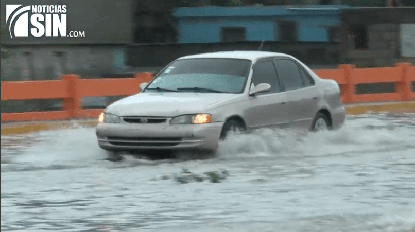 Calles Inundadas Y Algunos Sectores Por Lluvias De Irma En Santiago