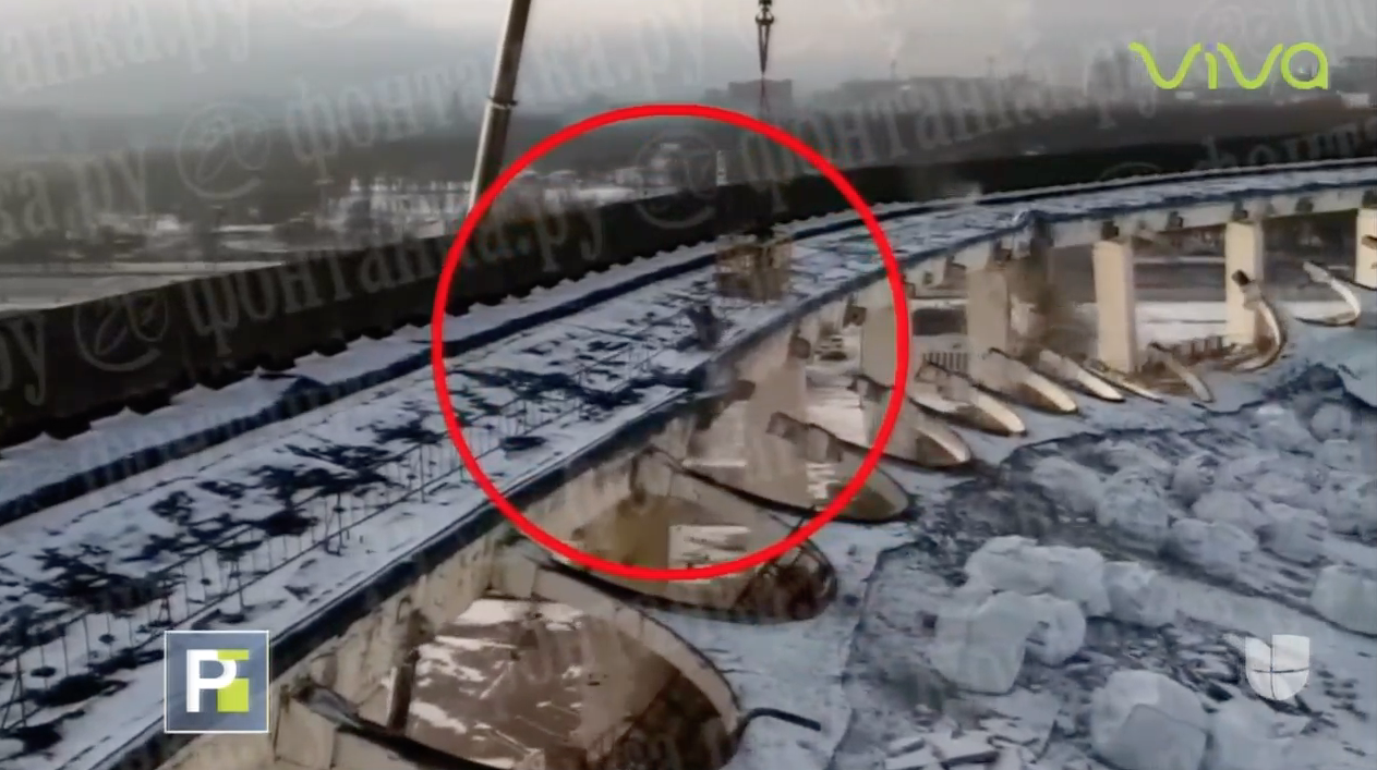 Queda Captado En Cámara Cuando Un Hombre Cae Al Abismo Al Derrumbarse Un Estadio