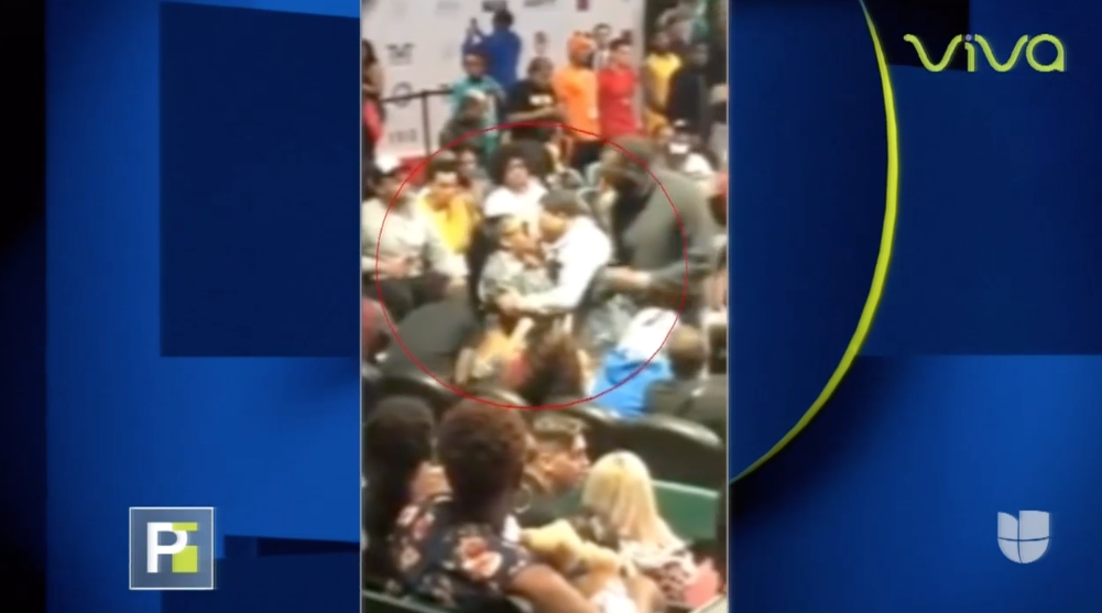 Campeón Mundial De Boxeo Saca A Su Mujer Por El Cuello De Una Actividad