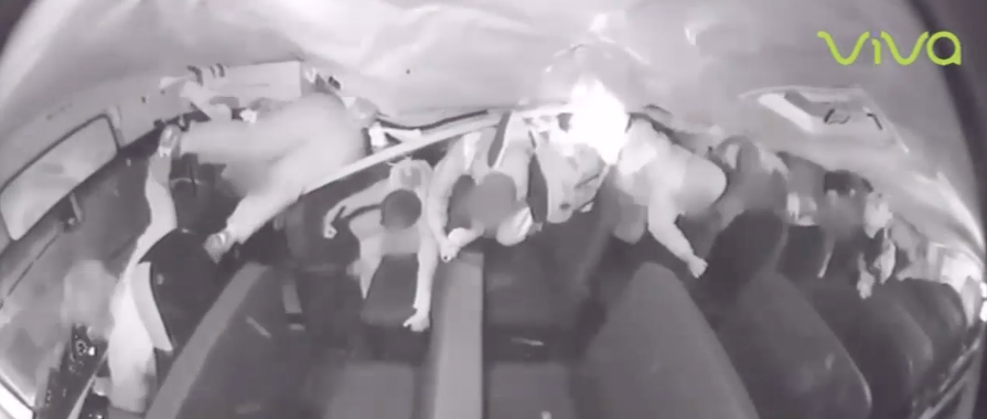 Autobús Escolar Sufre Un Aparatoso Accidente Y Queda Captado En Cámara