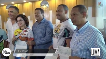Programa Especial: El Dr. Mario José Hidalgo entrega Mas De 1 Millón De Pesos A Grupos Carnavalescos De La Vega