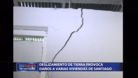 Deslizamiento De Tierra Provoca Daños A Varias Viviendas De Santiago