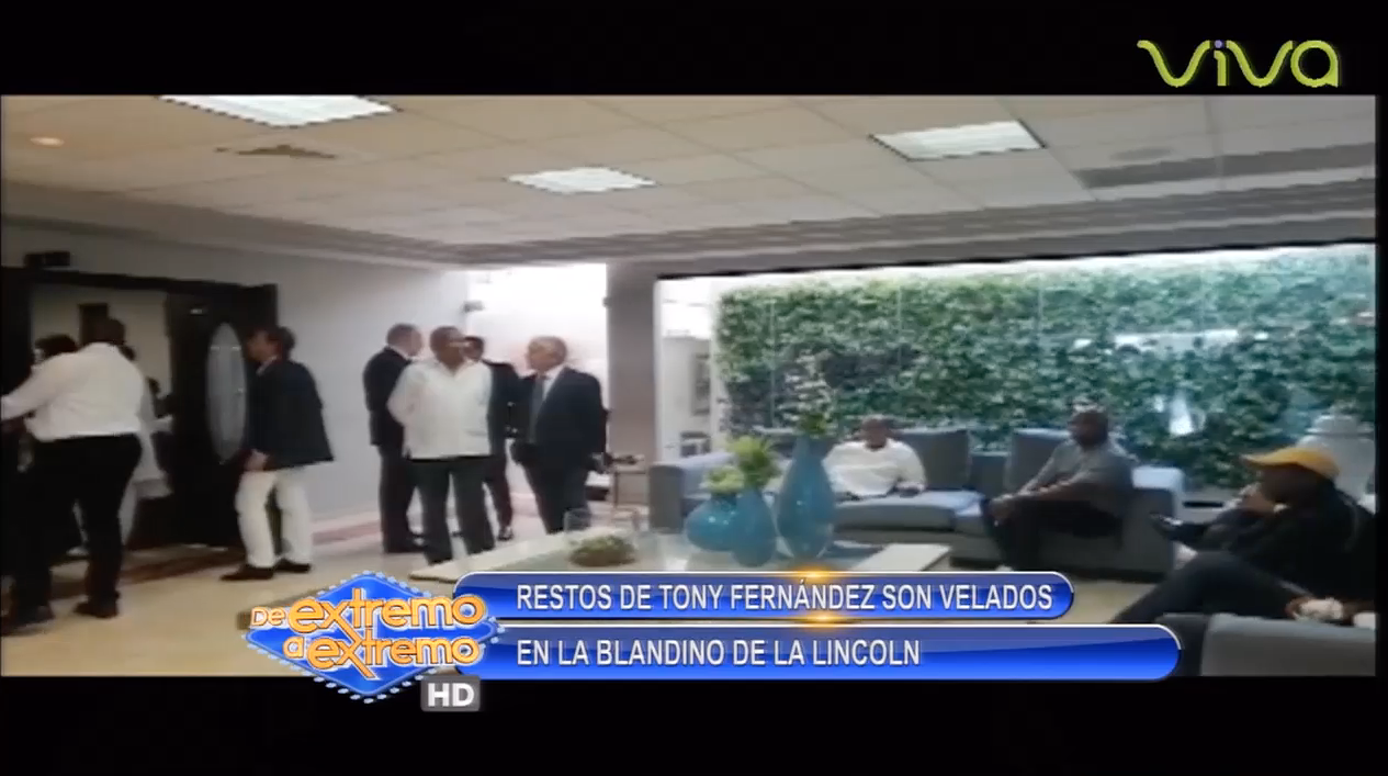 Restos De Tony Fernández Son Velados En La Funeraria Blandino
