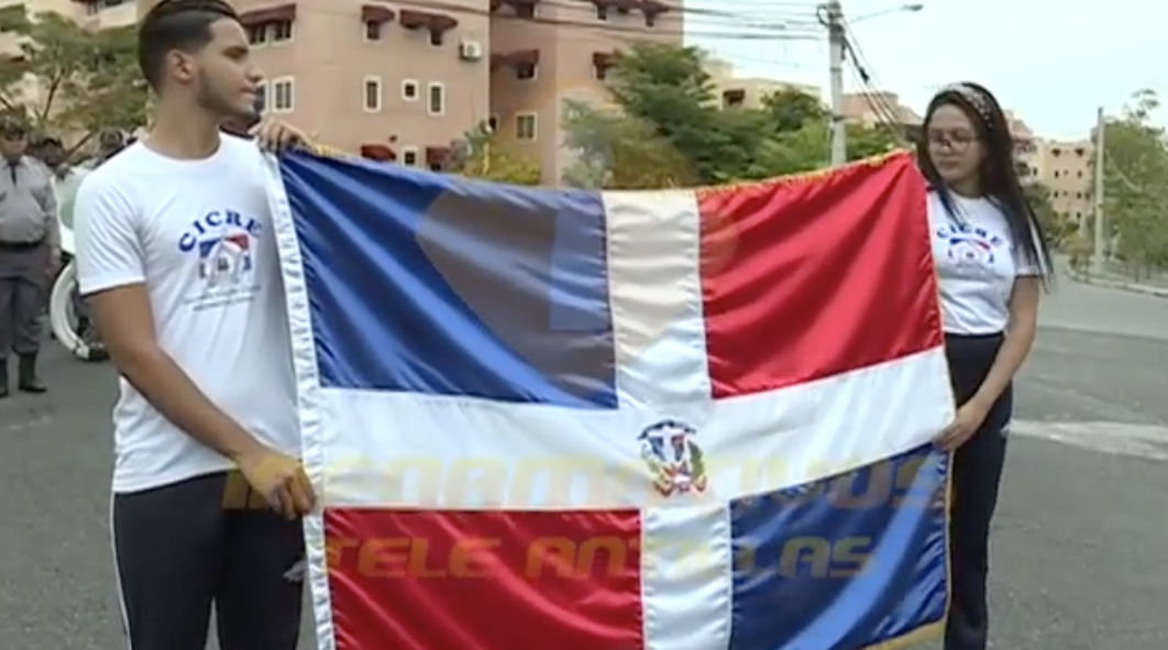 Estudiantes Colegio CICRE Celebran 176 Aniversario De La Independencia Nacional