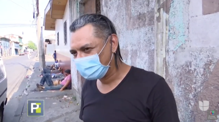 Hombre Arriesga Su Propia Vida Para Ayudar A Indigentes En Las Calles En Medio De La Pandemia