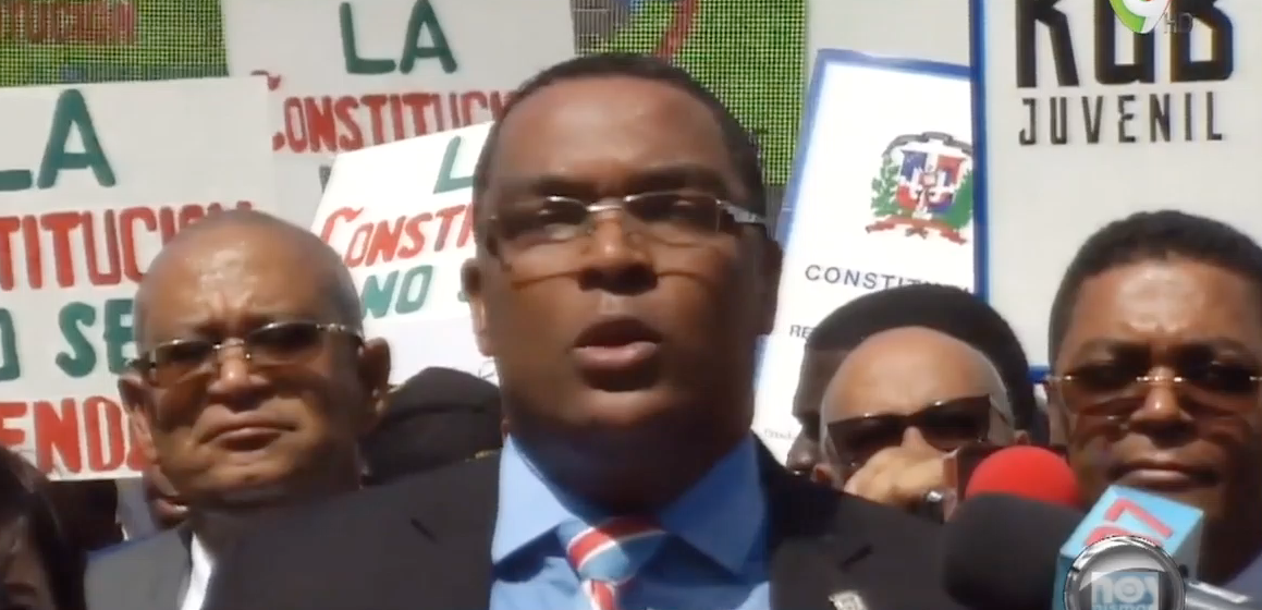 Se Comenta Sobre La Protesta Ante La Posible Reforma A La Constitución Y De Pedro Botello