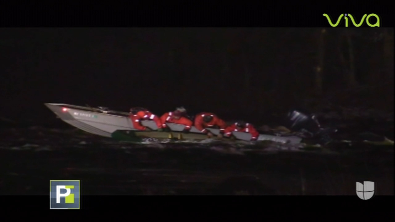 Dramático Rescate De Varias Personas A La Media Noche Tras Naufragar En La Embarcación Que Se Encontraban