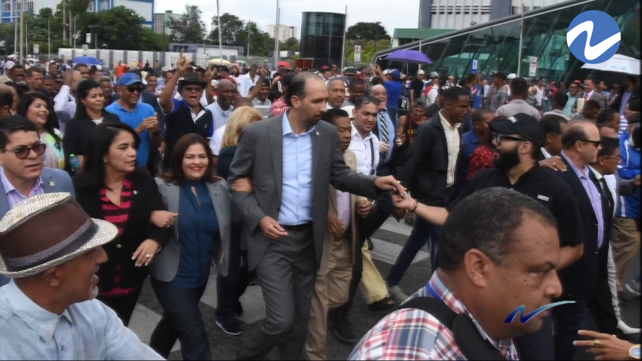 Fotocrónica De Franklin Guerrero: Sigue El Pleito Danilo Vs Leonel