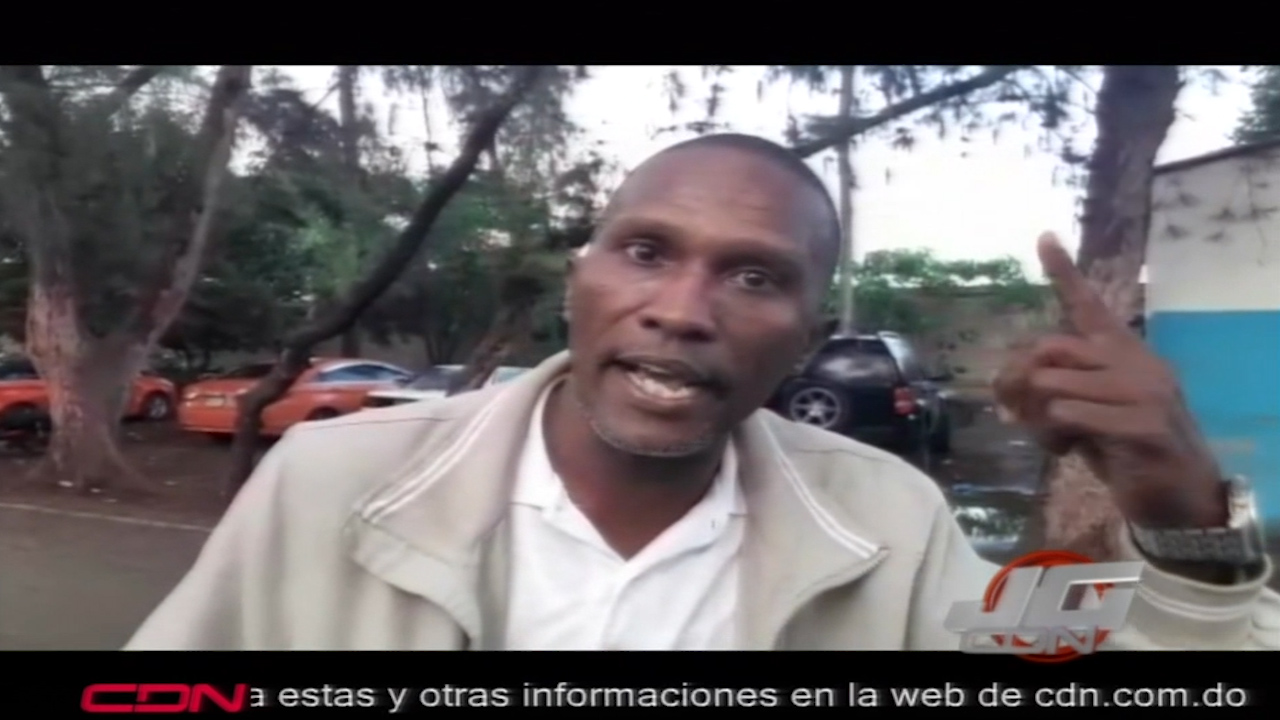 Lio Entre Agente De La Policía Municipal Y Chofer De Concho En Santiago