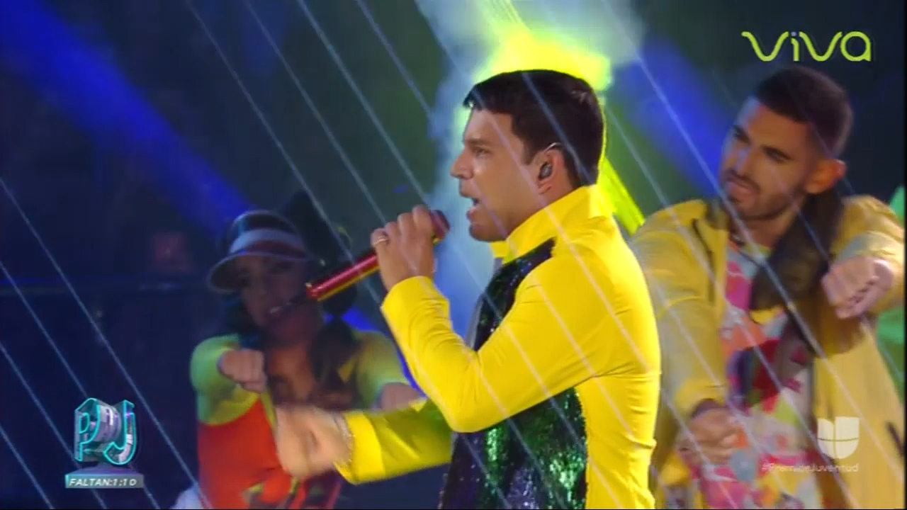 Presentación De Tito El Bambino En Premios Juventud