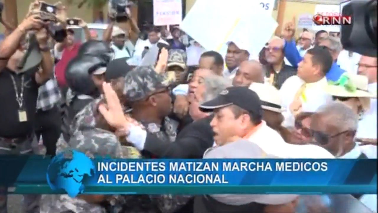 Enfrentamiento Entre Agentes De La PN Y Médicos En La Marcha Hacía El Palacio Nacional