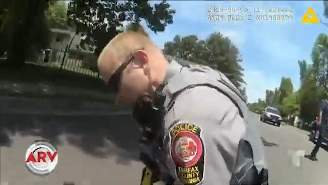 Cargos Criminales Para Un Policía De Virginia Por Excesivo Uso De La Fuerza