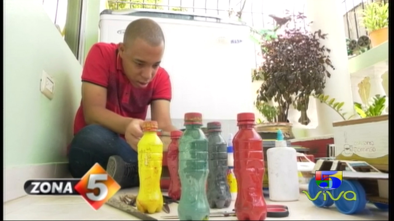 El Increíble Talento De Un Joven Autista Al Crear Modelos De Vehículos De Cartón Y Material Reciclado