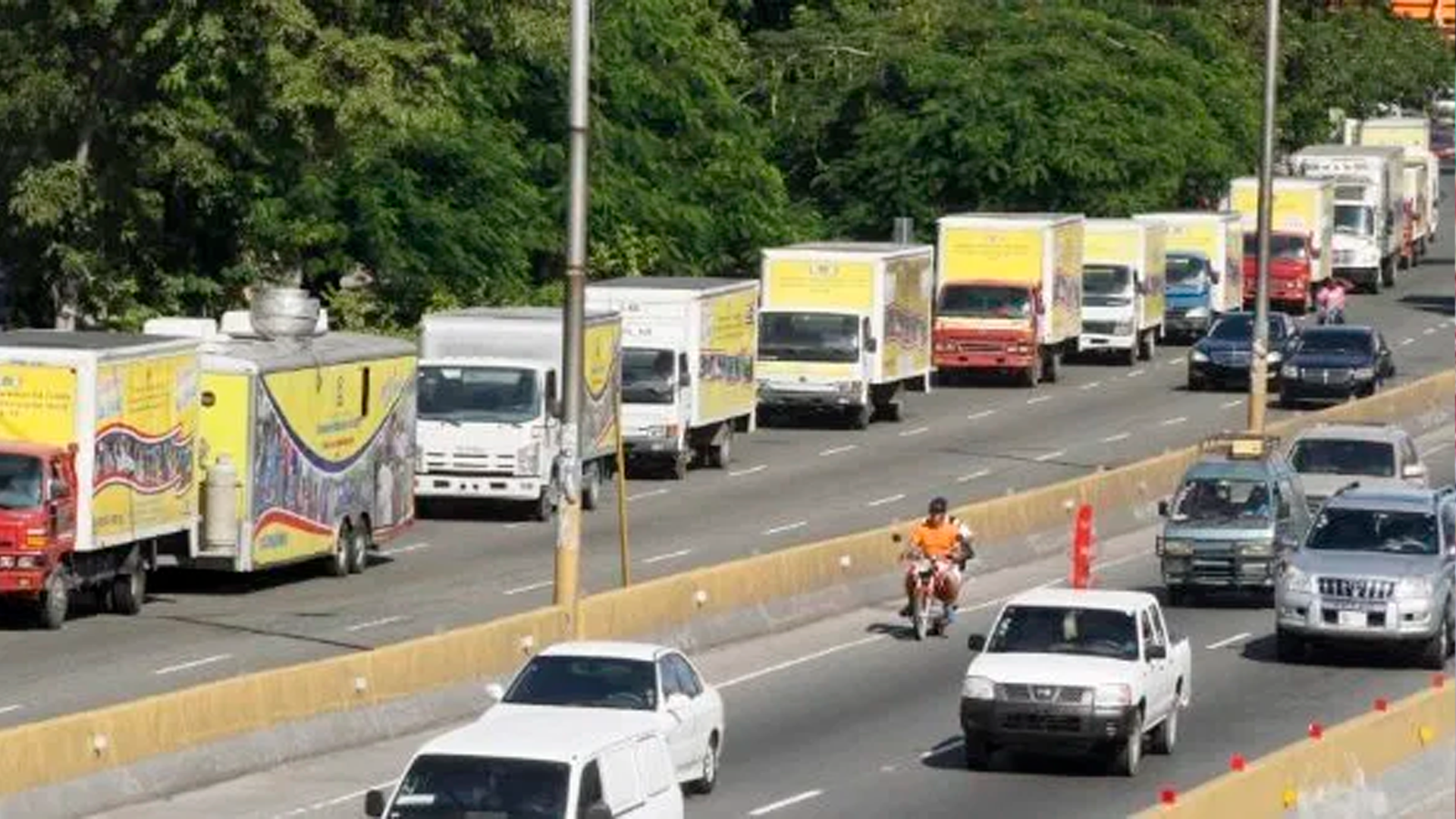 AYUDAS LLEGAN SELECTIVAMENTE A AZUA