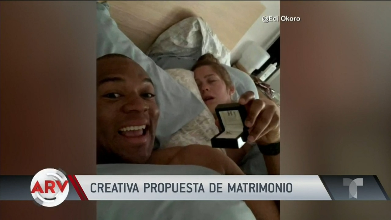 Novio Le Pide Matrimonio A Su Novia Todos Los Días Y Tomándose “selfies”