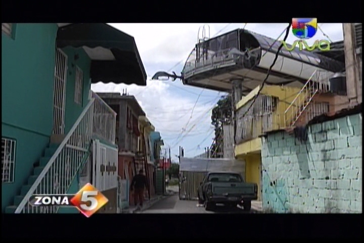 Zona 5: Construyen Teleférico Encima De Las Viviendas De Gualey