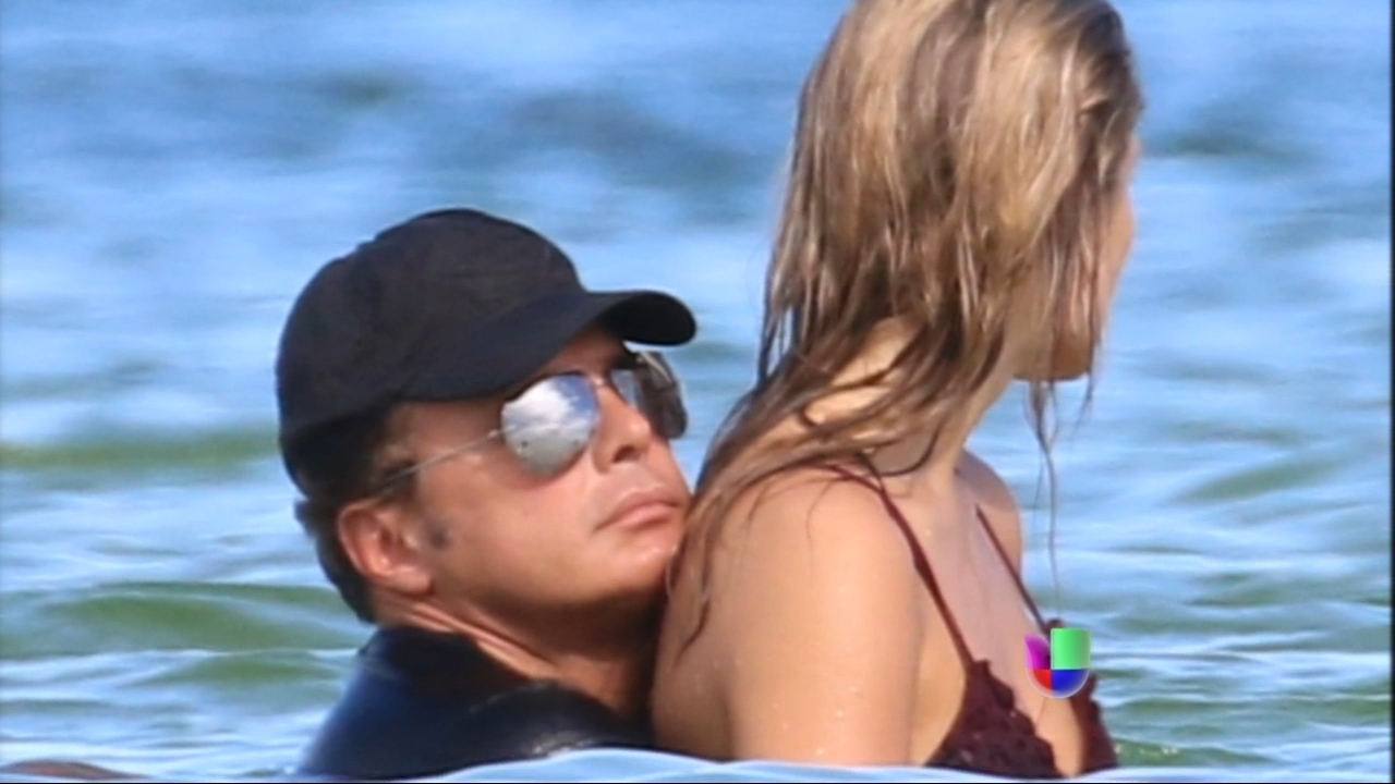 “Pareciera Que Mientras Más Maduro, Más Fiestero” Captan A Luis Miguel En Una Playa De Miami Y…
