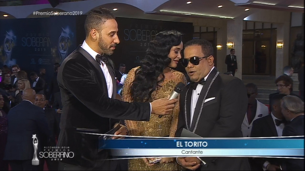Héctor Acosta En La Alfombra De Premios Soberano 2019