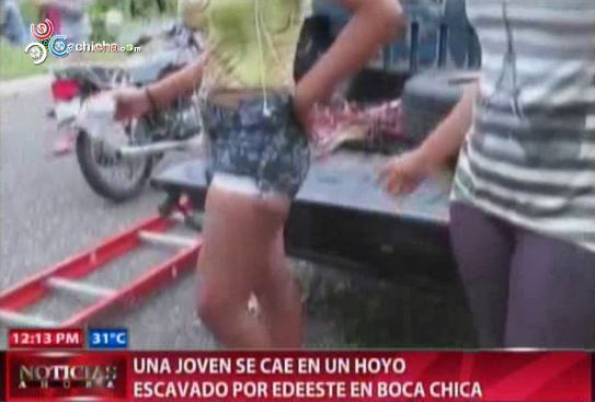 Una Joven Se Cae En Un Hoyo Excavado Por EDEESTE En Boca Chica