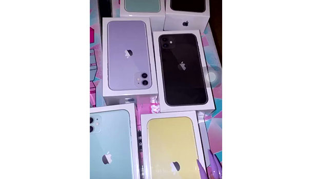 Cardi B Compra Muchísimos IPhone 11 Para Regalar