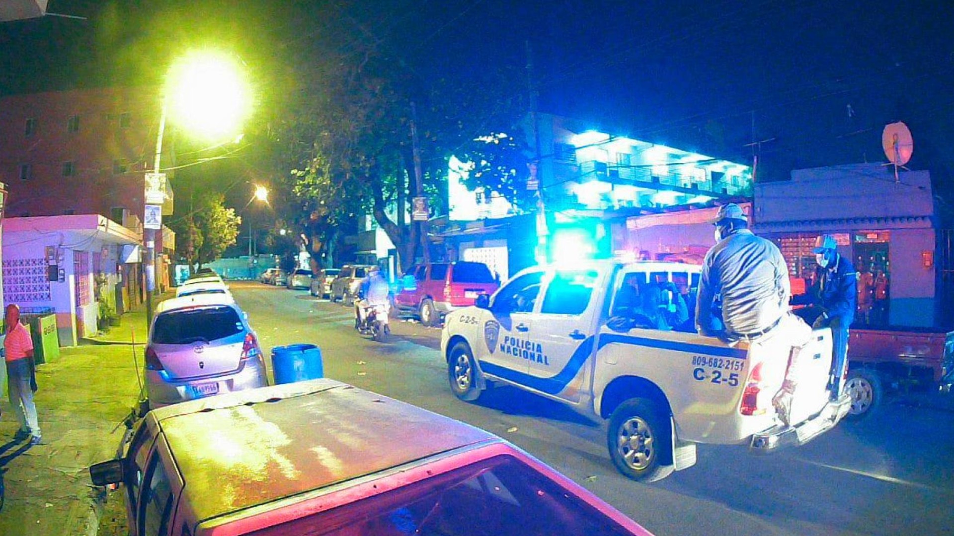 Lo Que Hace La Policía Nacional Durante Toque De Queda