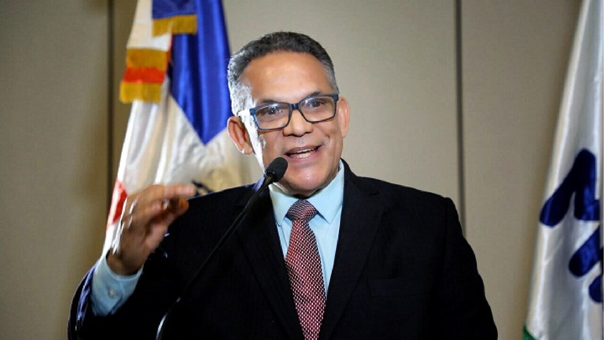 Atención Ministro De Administración Pública