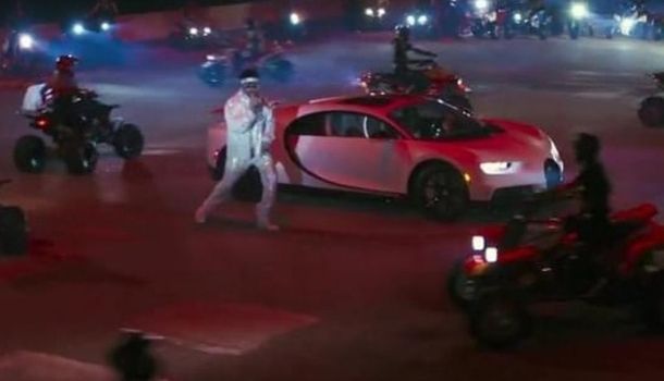 Presentación De Bad Bunny Con Su Bugatti En Los Latin Grammy 2020