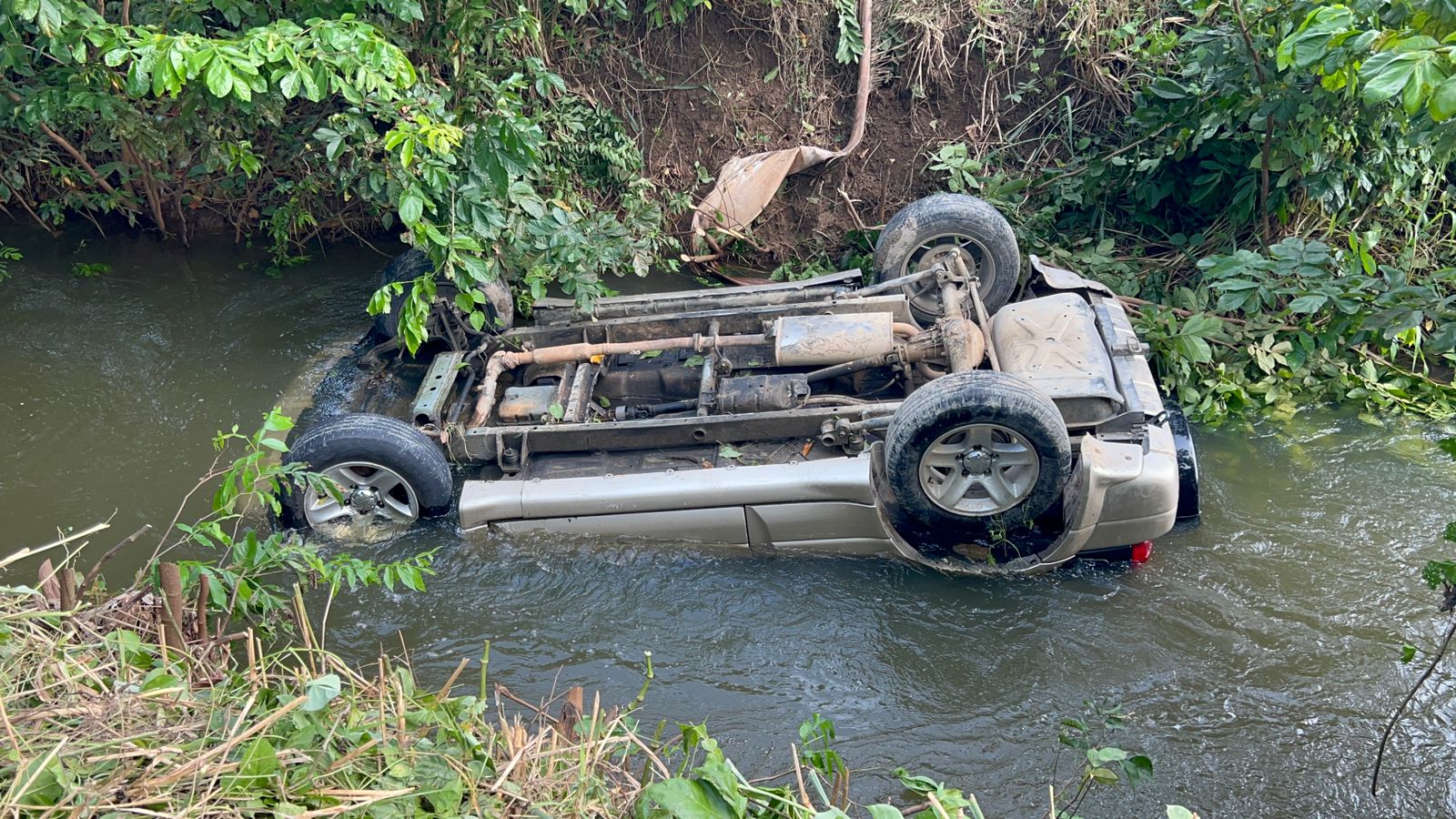 Vehículo CAE A CANAL De Riego En Villa Riva (Duarte)
