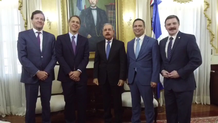 Claro Invertirá Más De 1,000 Millones De Dólares En Los Próximos Tres Años; CEO De América Móvil Visita Presidente Medina