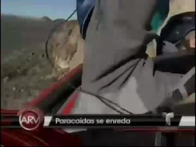 Se Enredan Dos Paracaidistas En El Aire #Video