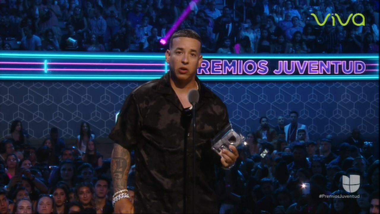 Daddy Yankee Gana Premio “Multi Tasker” Y Envía Fuerte Mensaje Al Gobernador De PR Desde Premios Juventud