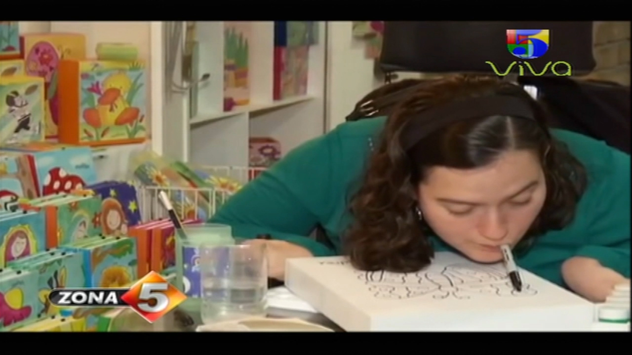 “La Discapacidad No Es Un Límite” Una Joven De 28 Años Aprende A Pintar Con La Boca Siendo Ejemplo De Superación Para Muchos